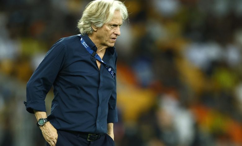 خيسوس يلمح إلى تدريب منتخب السعودية ويشعل حماس الجماهير