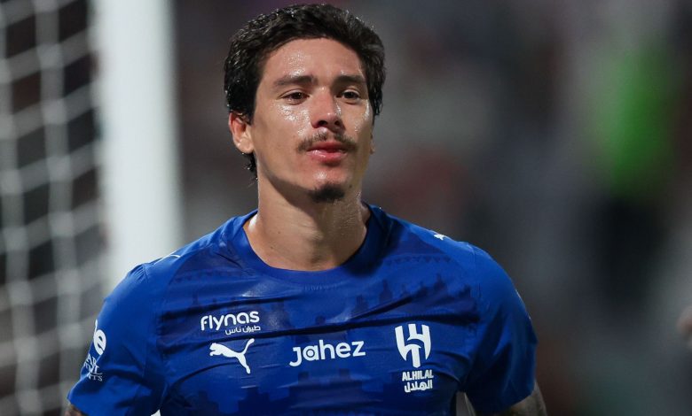 داروين نونيز يحدد وجهته بين برشلونة وتشيلسي وهلال الرياض ينتظر إتمام الصفقة
