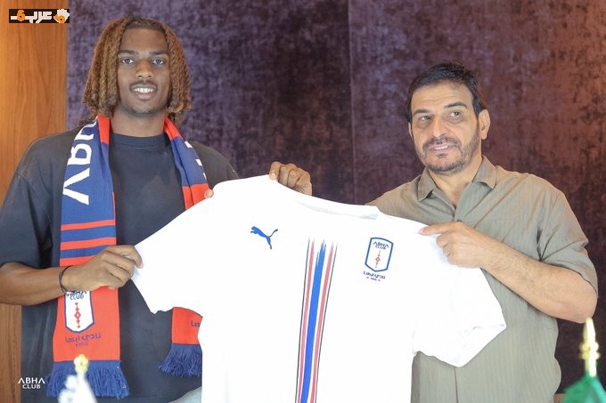 أبها يعلن ضم مصطفى ملائكة ويستعير عبدالكريم دارسي من الهلال