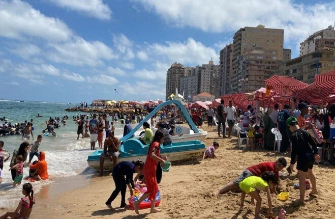 الأرصاد تحذر المصطافين على الشواطئ من طقس اليوم وارتفاع الأمواج في بعض المناطق البحرية