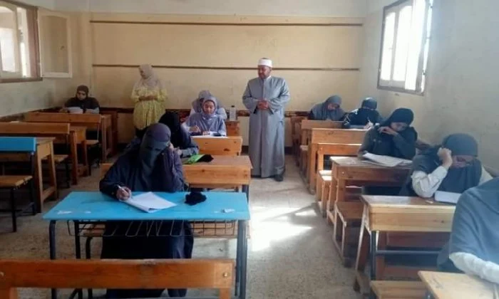 الثانوية الأزهرية 2026 طلاب العلمي يؤدون امتحان الرياضيات التطبيقية في تحدي مستمر للنجاح والتفوق