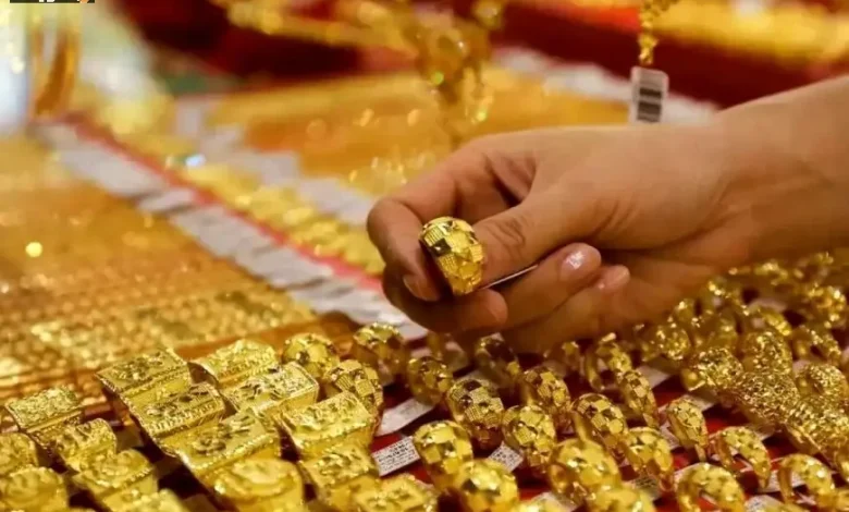 الذهب يقترب من 4200 دولار مع تراجع توقعات رفع الفائدة ودعم البنوك المركزية للسوق الصاعدة
