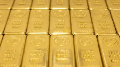 قفز الذهب فوق 4100 دولار مع تزايد الطلب الفني والفضة تقترب من 60 دولارًا