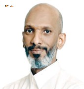 ميسي يتعرض لهزيمة فهل احتفل كريستيانو؟ المنافسة العالمية تكتسب طابعًا محليًا