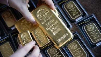 هبوط الذهب 1% مع بداية الأسبوع والفضة تثبت عند 58 دولاراً للأونصة