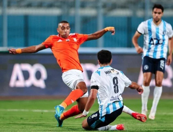 بيراميدز يهزم أبو قير للأسمدة بثنائية نظيفة ويتصدر جدول الدوري المصري مؤقتًا