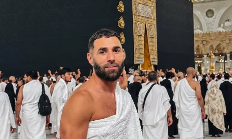 بنزيما يشارك شعوره بعد العمرة مع كلمات مؤثرة