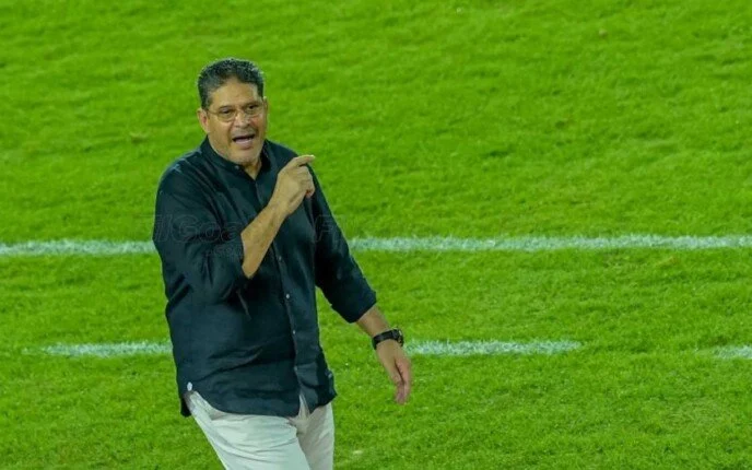 رئيس البنك الأهلي يعلن تطورات الحالة الصحية لأيمن الرمادي وتوقيت عودته المتوقع
