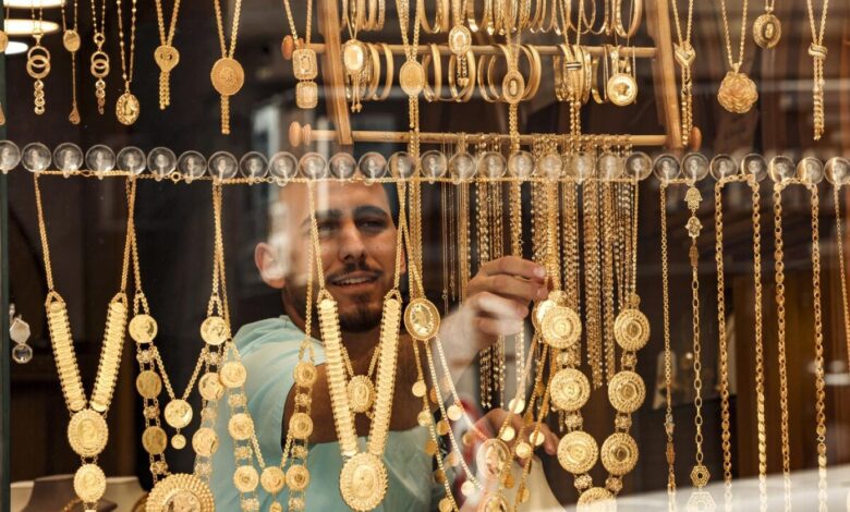سعر الذهب اليوم الاثنين وكم وصل عيار 21