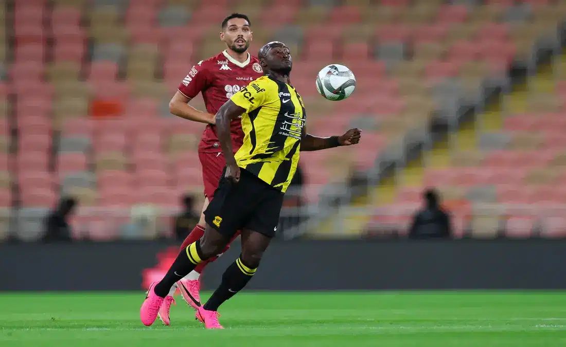 إعلامي يهاجم نجم الاتحاد بسبب أخطاء متكررة في كلاسيكو الهلال