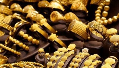 الذهب في مصر يتراجع رغم ارتفاع الأونصة بسبب ضعف الشراء وتأثير الدولار