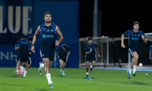 الهلال والاتحاد يتنافسان على قمة الصدارة من سيحسم المواجهة؟