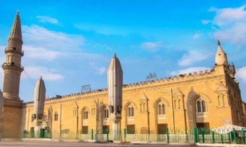 بث مباشر لشعائر صلاة الجمعة من مسجد الإمام الحسين بالقاهرة وتغطية كاملة للمراسم الدينية
