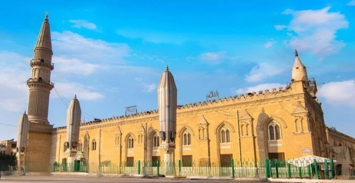 بث مباشر لشعائر صلاة الجمعة من مسجد الإمام الحسين بالقاهرة وتغطية كاملة للمراسم الدينية