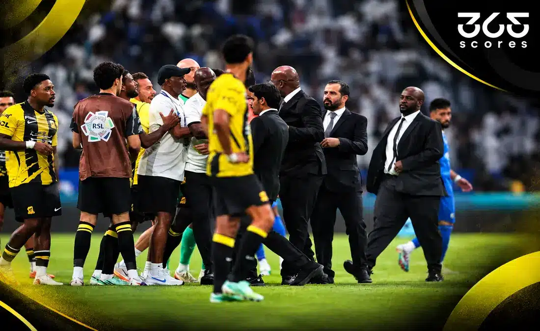 تفاصيل هجوم لاعبي الاتحاد على حكم كلاسيكو الهلال تكشف الحقيقة