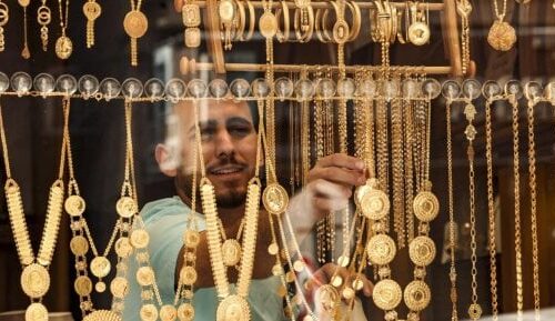 سعر الذهب عيار 24 يصل إلى 7030 جنيهاً في آخر تحديث اليوم
