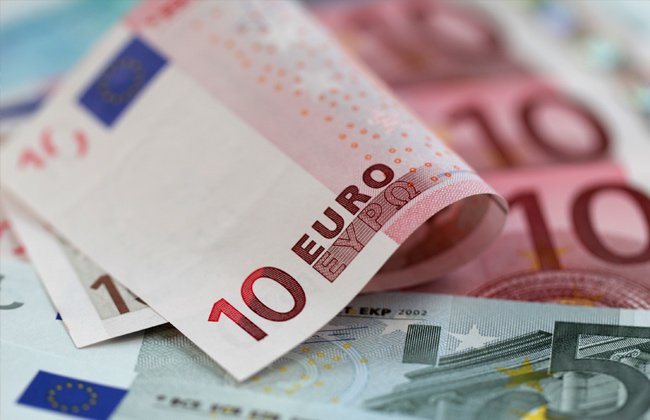 سعر اليورو اليوم الأحد 4 أكتوبر 2026 بداية التعاملات الصباحية في البنوك وتطورات سوق العملات العالمية