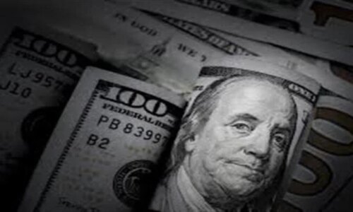 لو ناوي تغير فلوسك تعرف سعر الدولار اليوم مقابل الجنيه المصري في البنوك وتختار أفضل الصفقات